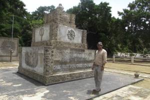 Srimal Fernando  at One Natioan One Country monument in A 32 high way Northern Province 